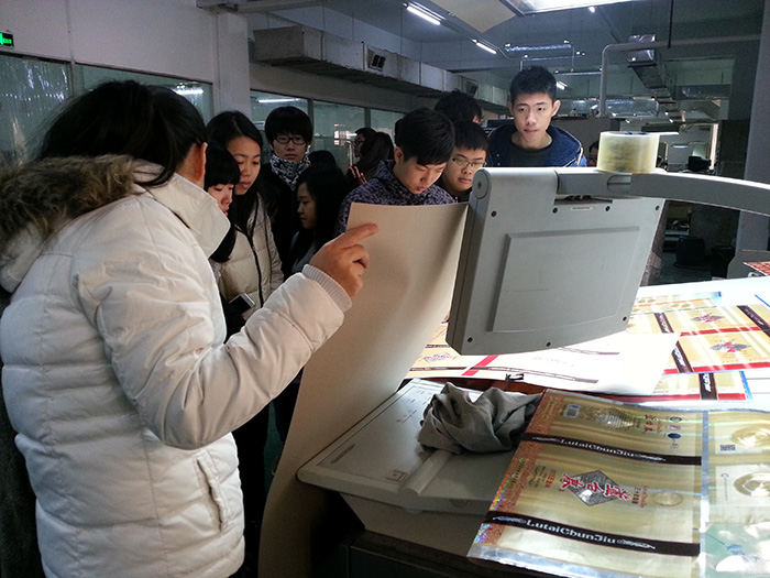 學校到金田集團參觀學習